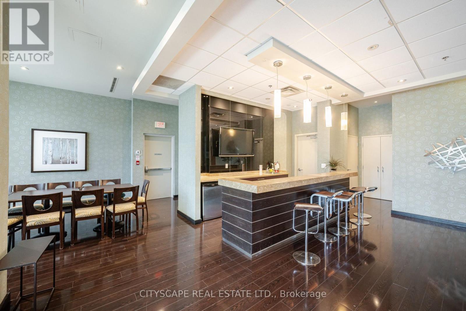 215 Queen Street West — photo 29