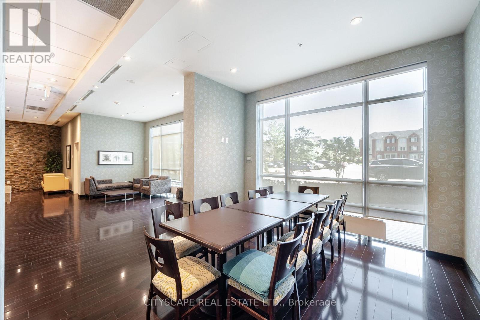 215 Queen Street West — photo 30