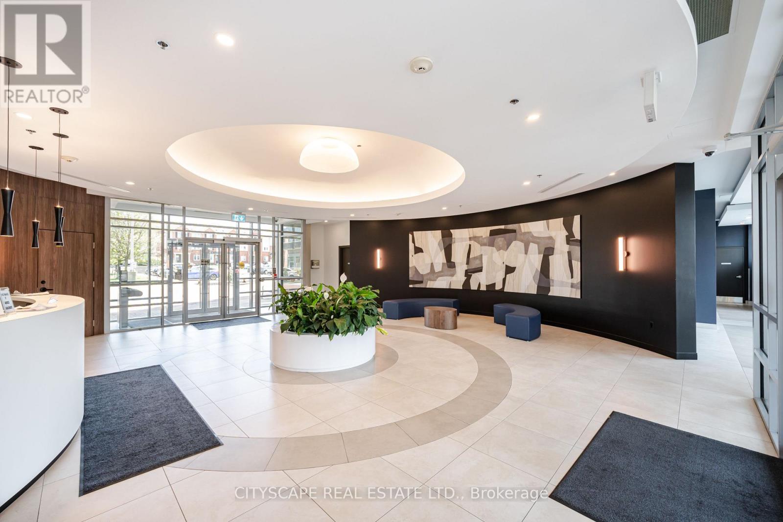 215 Queen Street West — photo 32