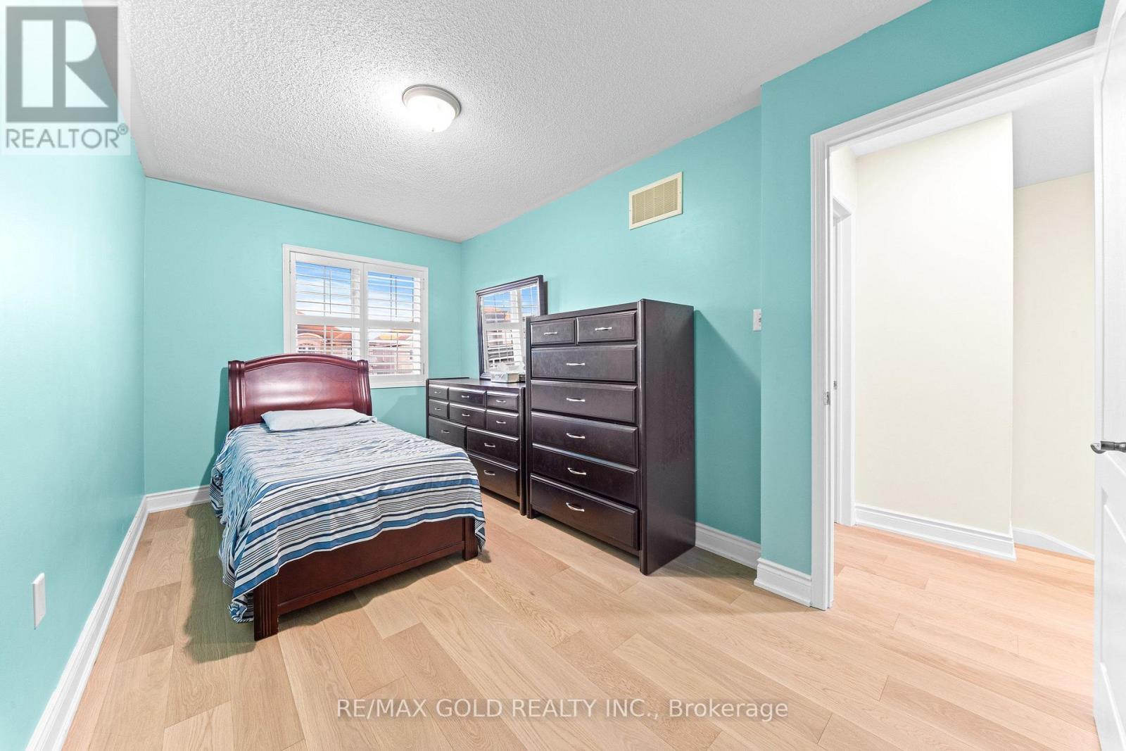 107 Crystalview Crescent, Brampton, ON photo 16