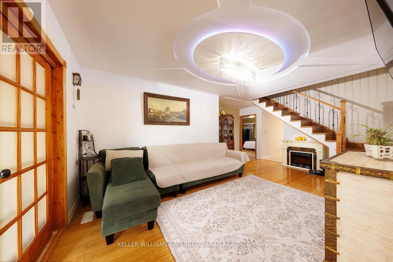 6 Elmhurst Drive — photo 1