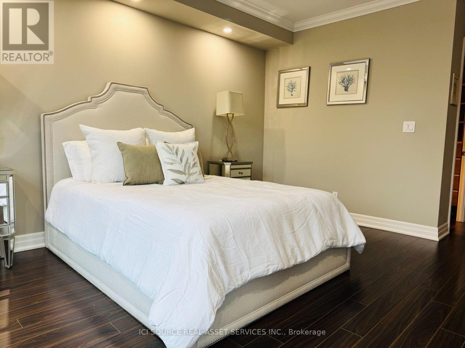#515 2855 BLOOR STREET W - 17
