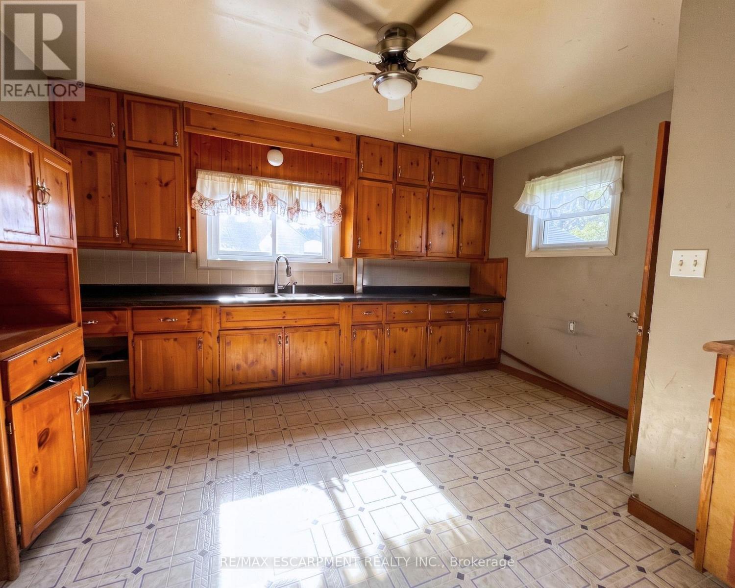 233 Talbot Street, Norfolk, ON photo 3