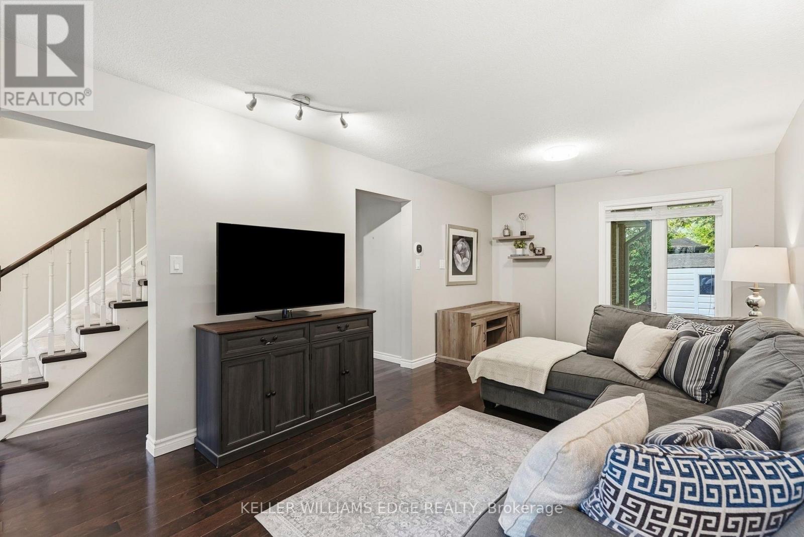 1 Fenton Drive, Hamilton, ON photo 8