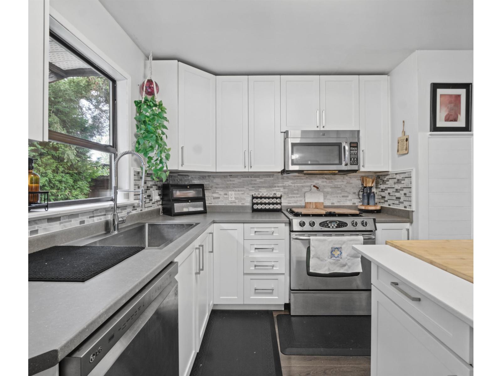 Photo of 4851 206 STREET 17