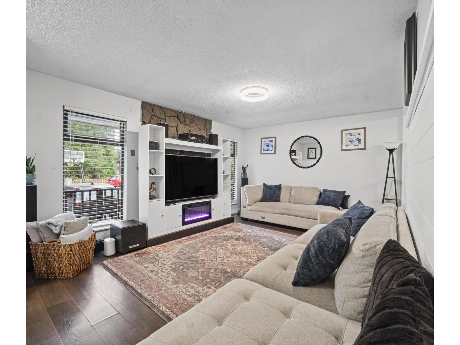 Photo of 4851 206 STREET 8