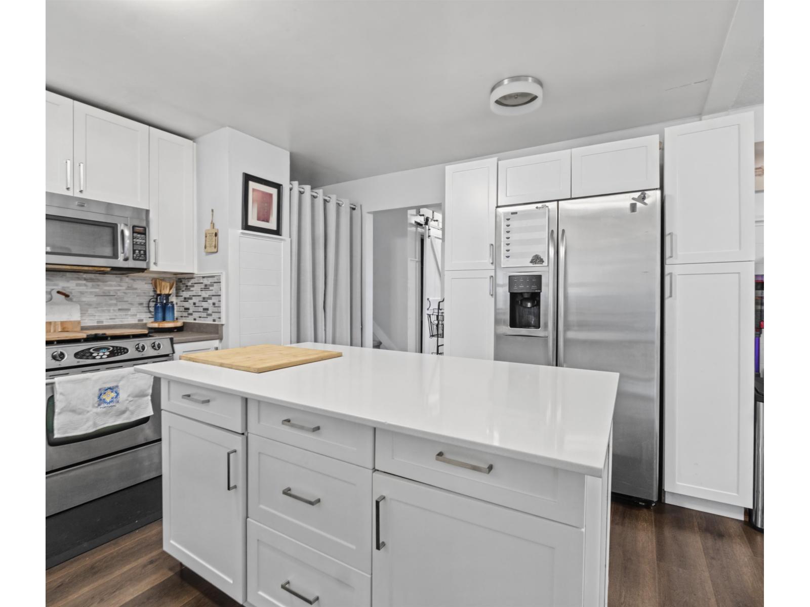 Photo of 4851 206 STREET 18