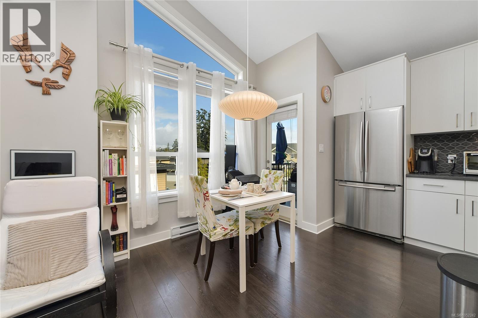  1005 Boeing Close, Langford