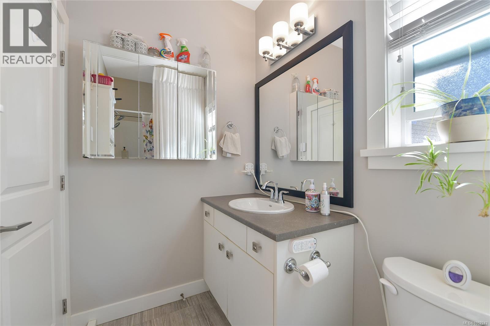  1005 Boeing Close, Langford