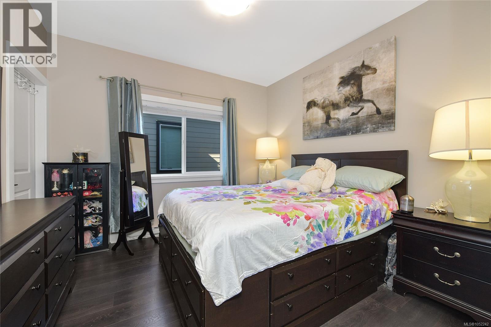 1005 Boeing Close - 12