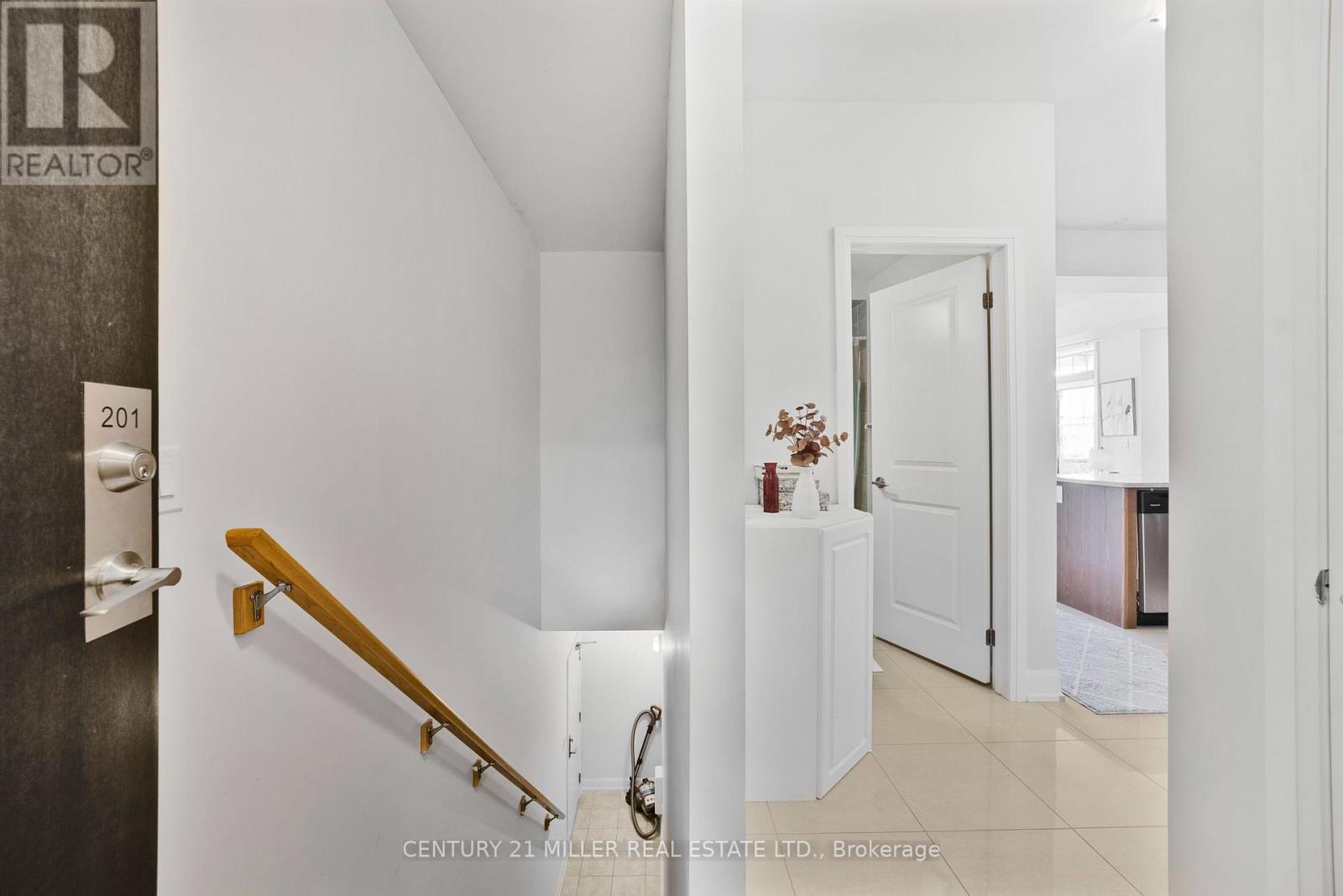 275 Roxton Road — photo 8