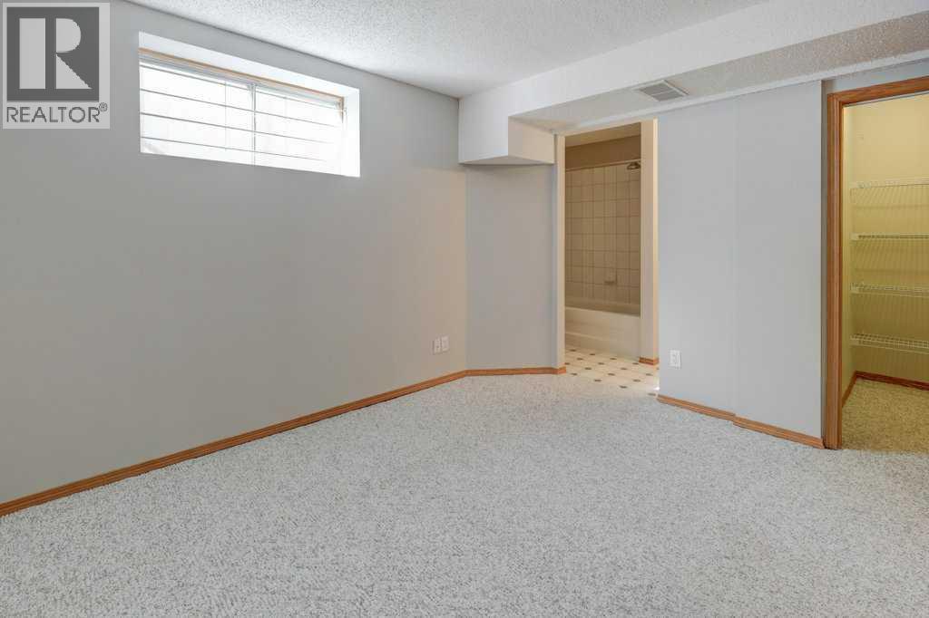 212 Riverview Close SE - photo 29