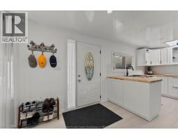 Living room/Fireplace - 20 Poplar Drive, Mcgregor, ON N0R1J0 Photo 7