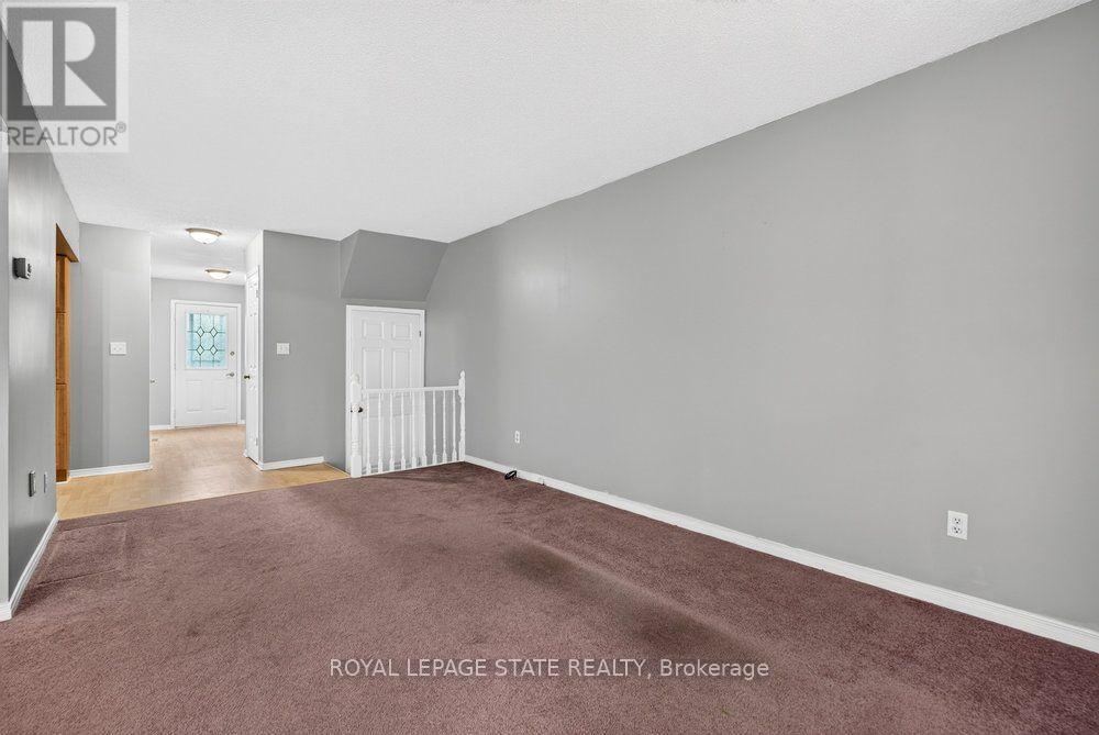2 Royalwood Court — photo 15