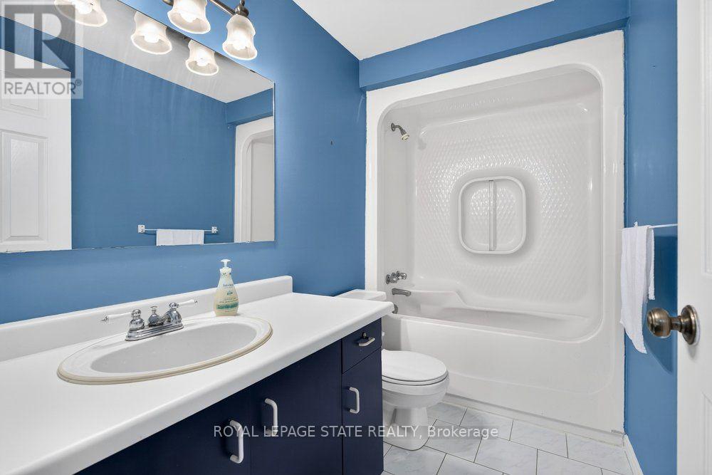 2 Royalwood Court — photo 34