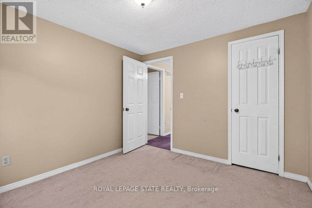 2 Royalwood Court — photo 32