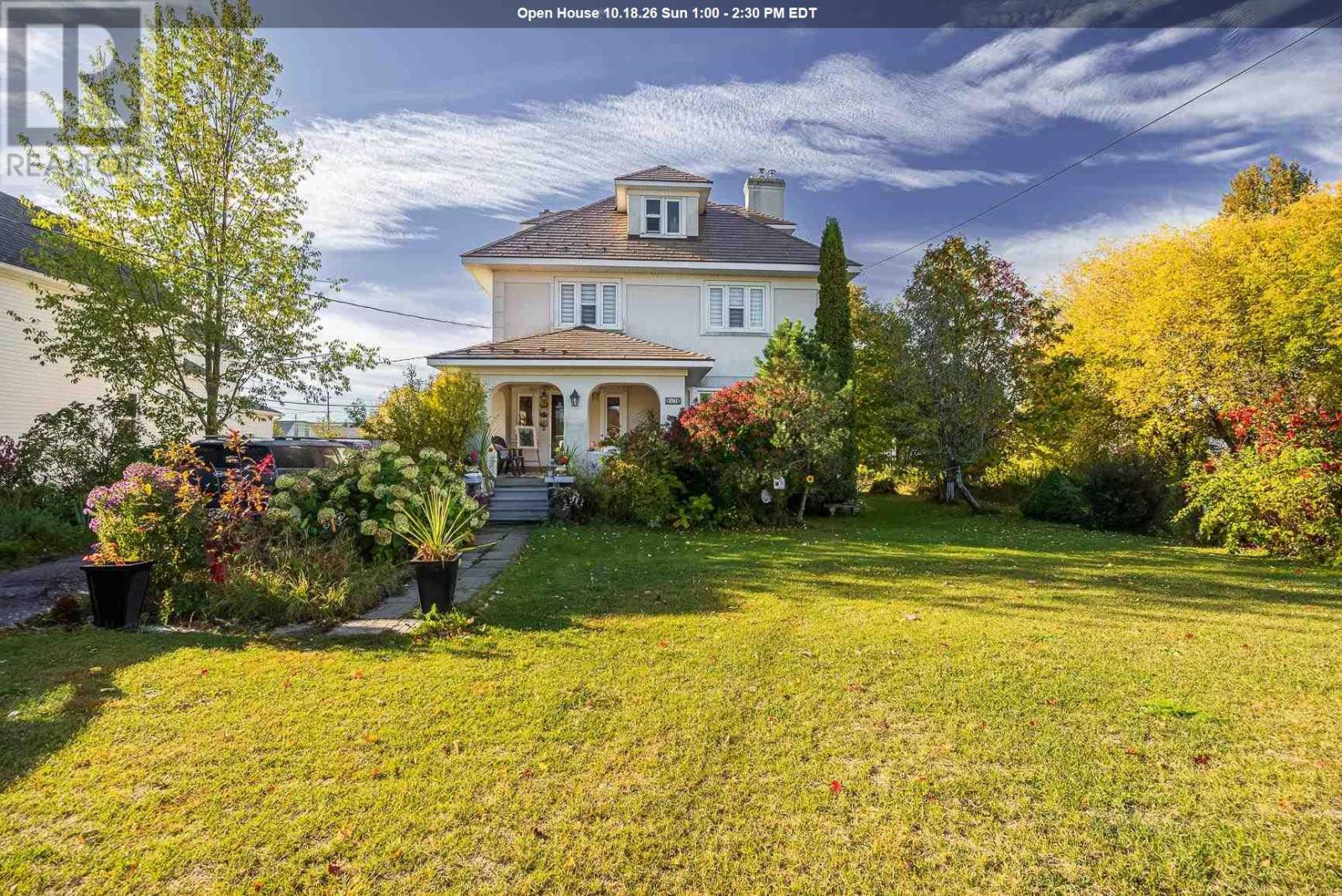 17 Huron St W - 1