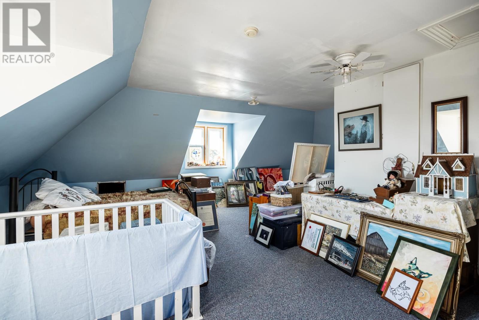 17 Huron St W - 24