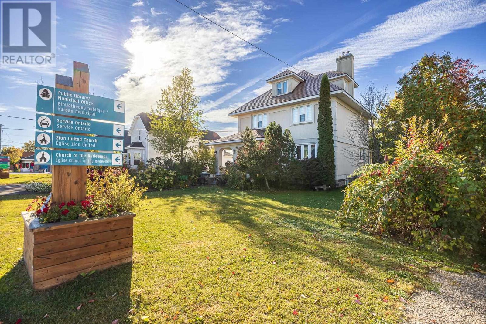 17 Huron St W - 3