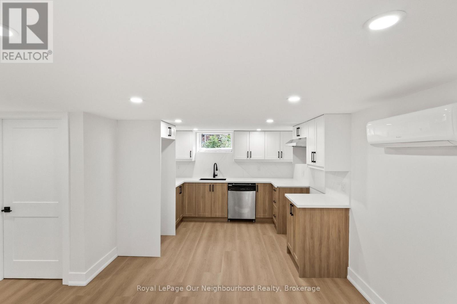 513 Parkhill Road West — photo 4