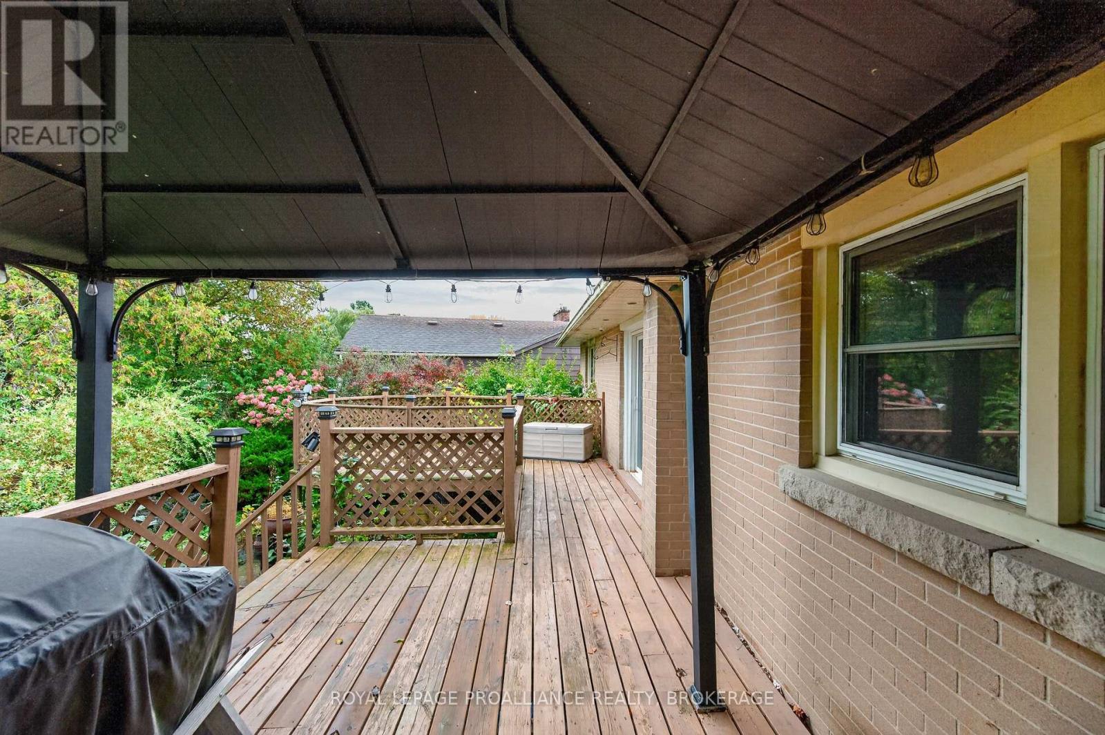 39 Fairfield Boulevard — photo 25