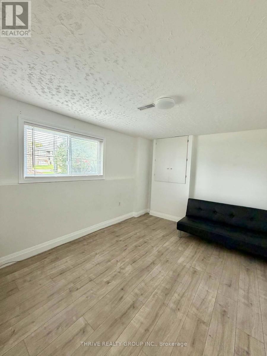 182 Elizabeth Street — photo 13
