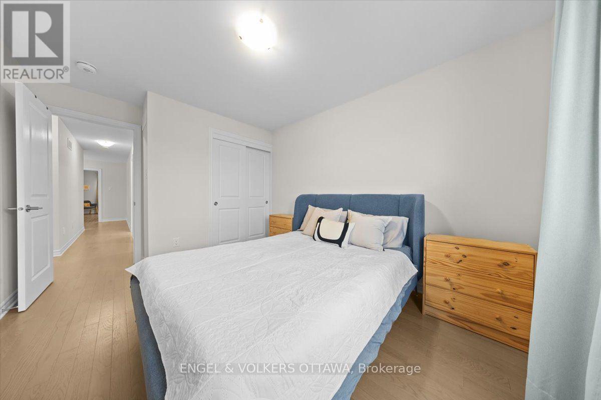 124 Patchell Place North — photo 29