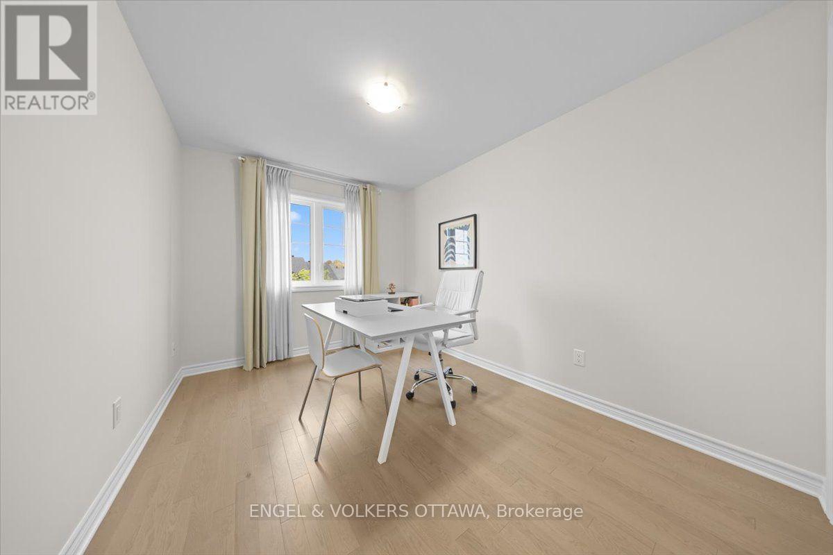 124 Patchell Place North — photo 32
