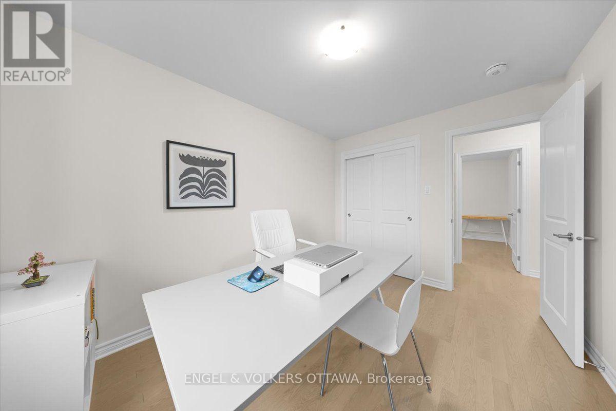 124 Patchell Place North — photo 33