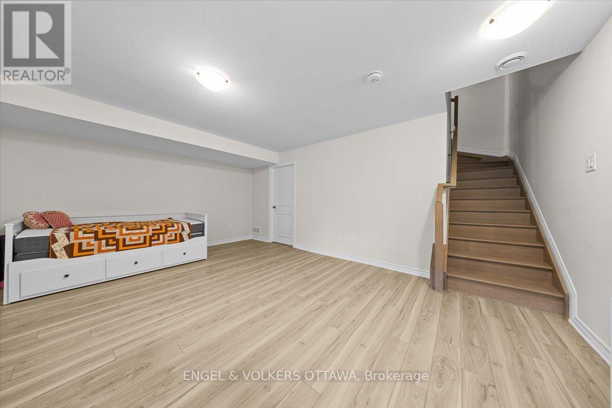 124 Patchell Place North — photo 35