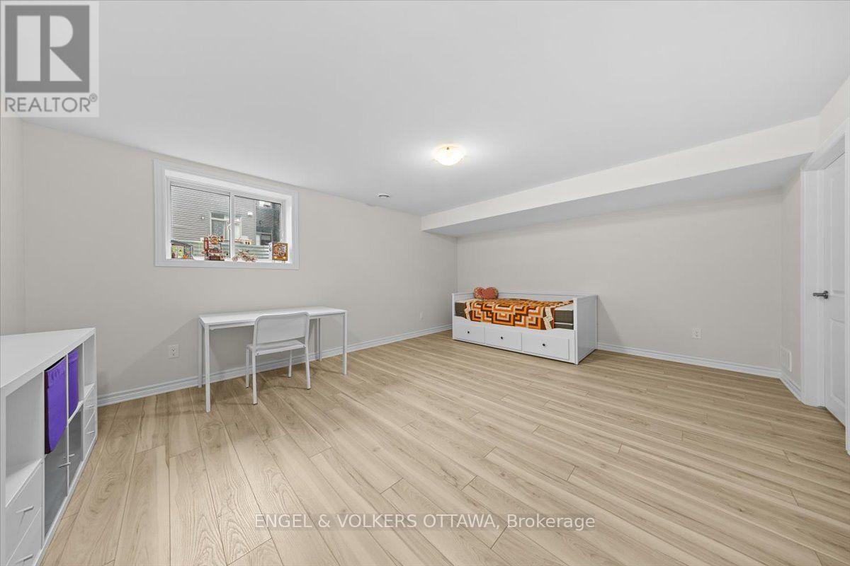 124 Patchell Place North — photo 36