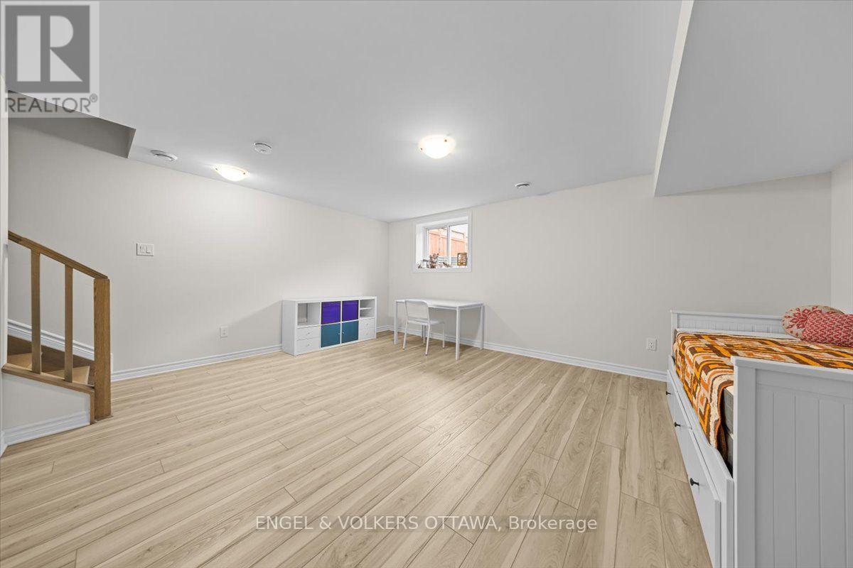 124 Patchell Place North — photo 37