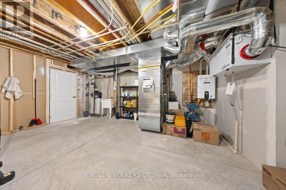 124 Patchell Place North — photo 39