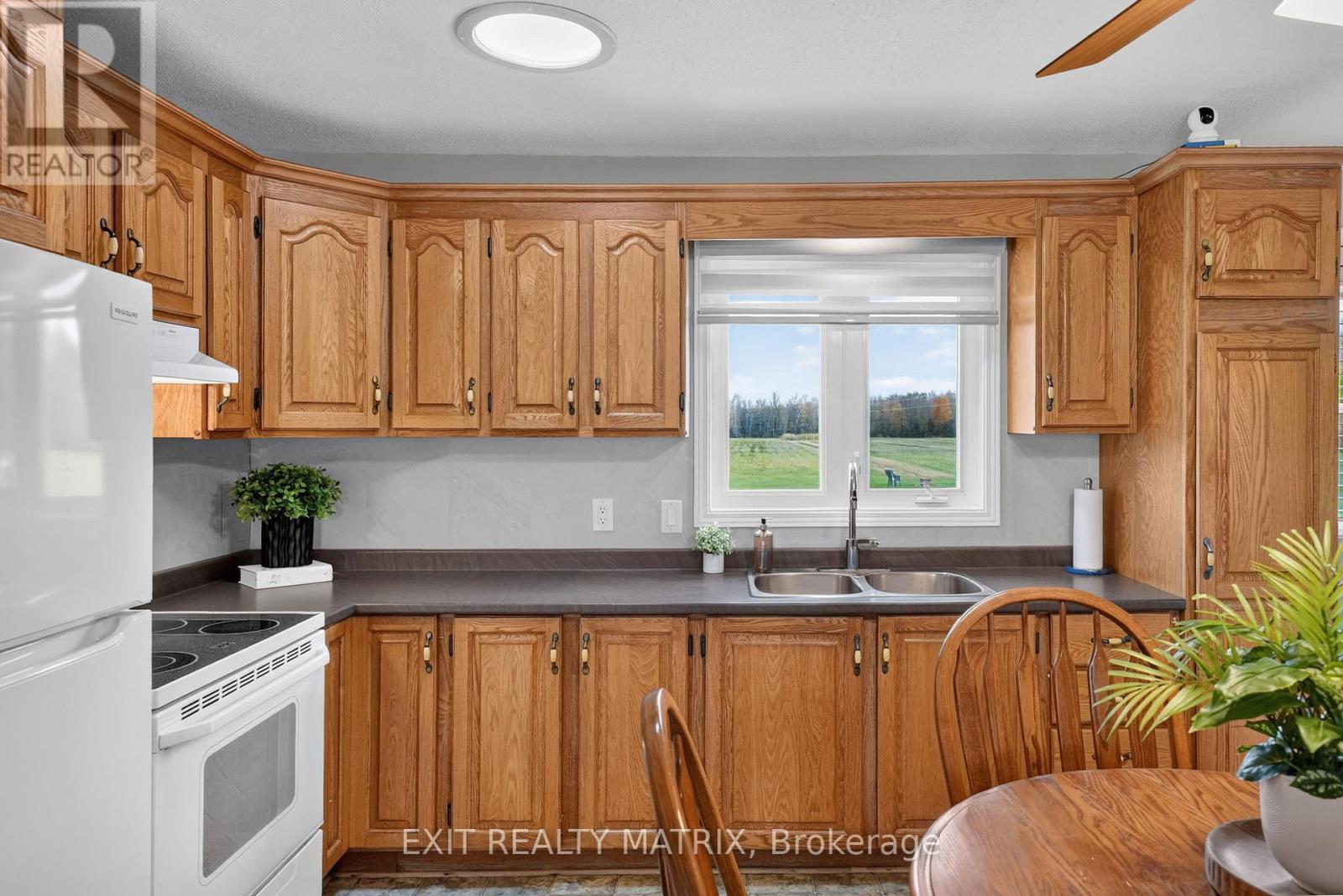 2871 Russland Road — photo 10