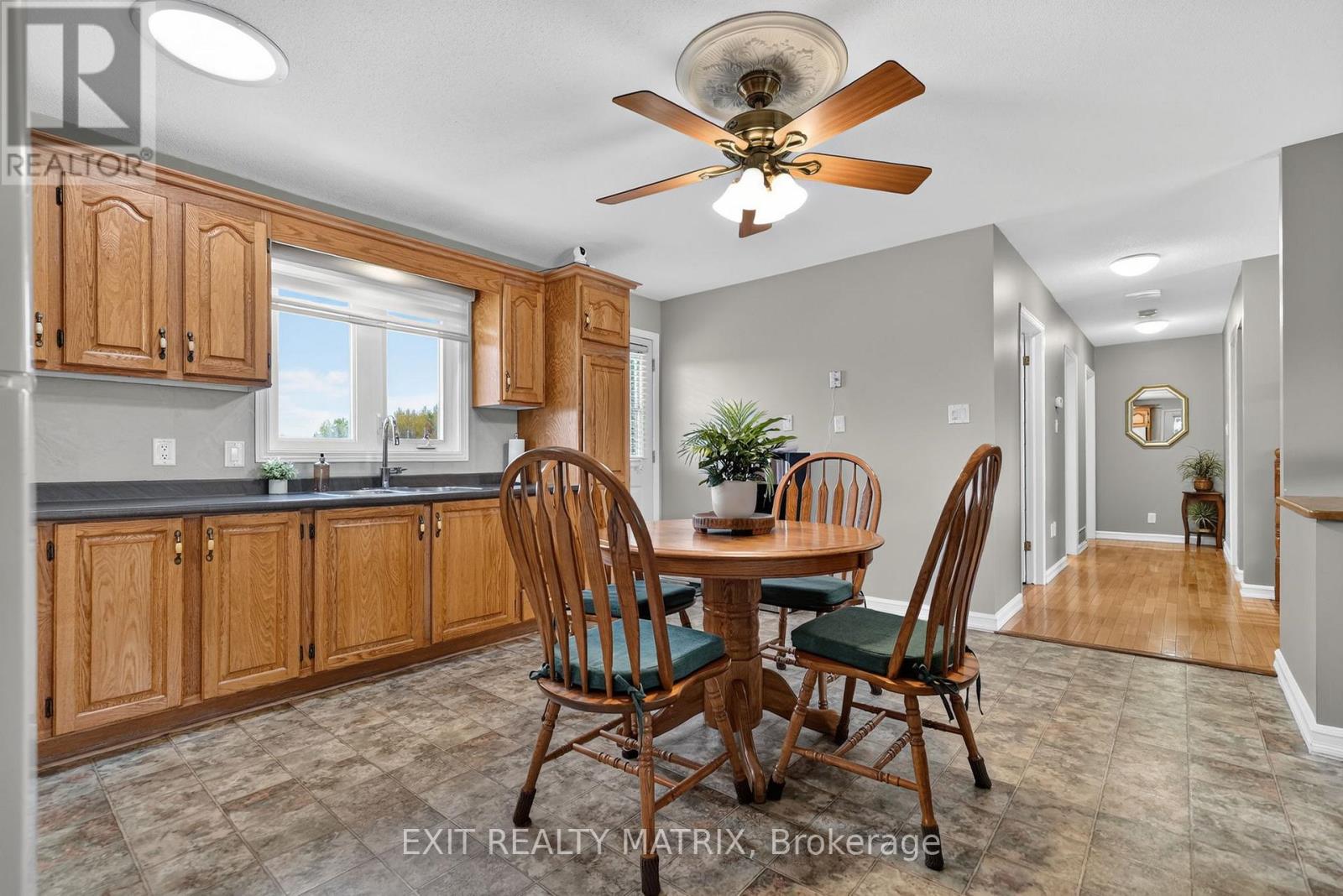 2871 Russland Road — photo 11