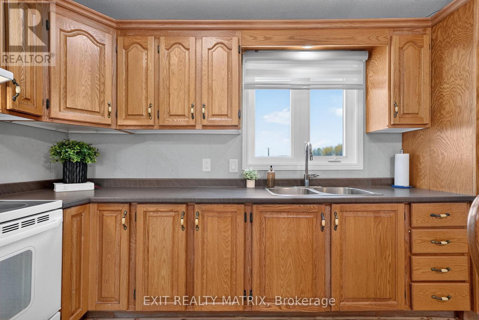 2871 Russland Road — photo 12