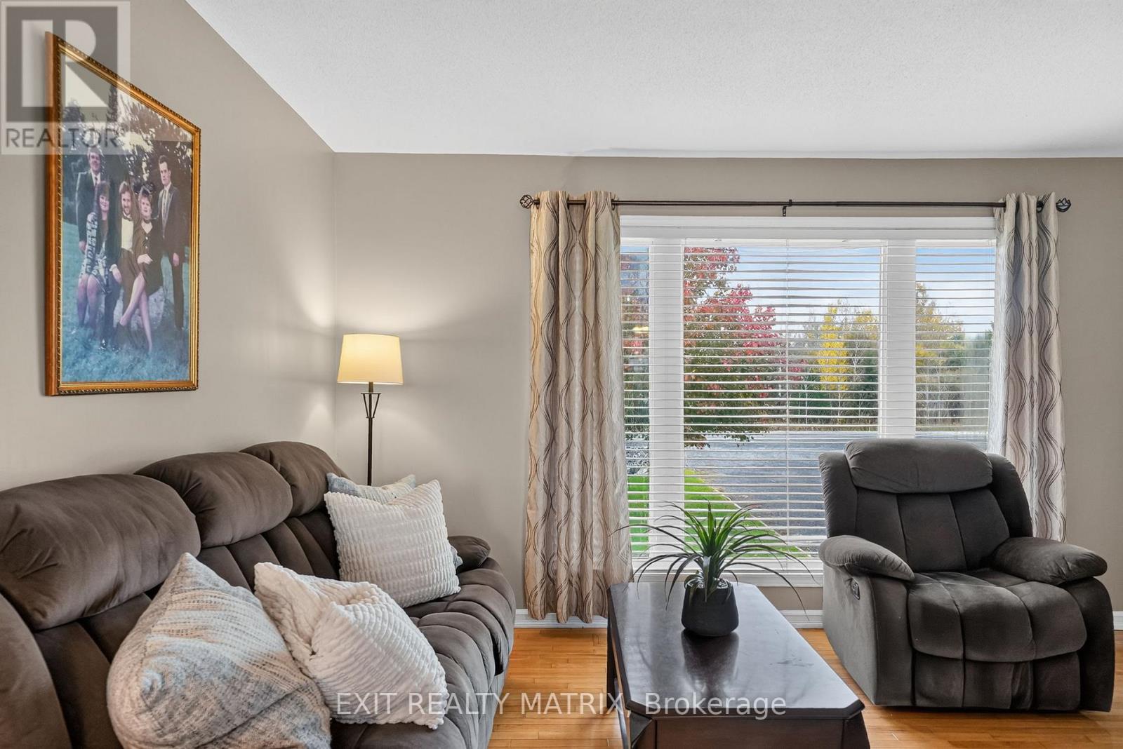 2871 Russland Road — photo 14