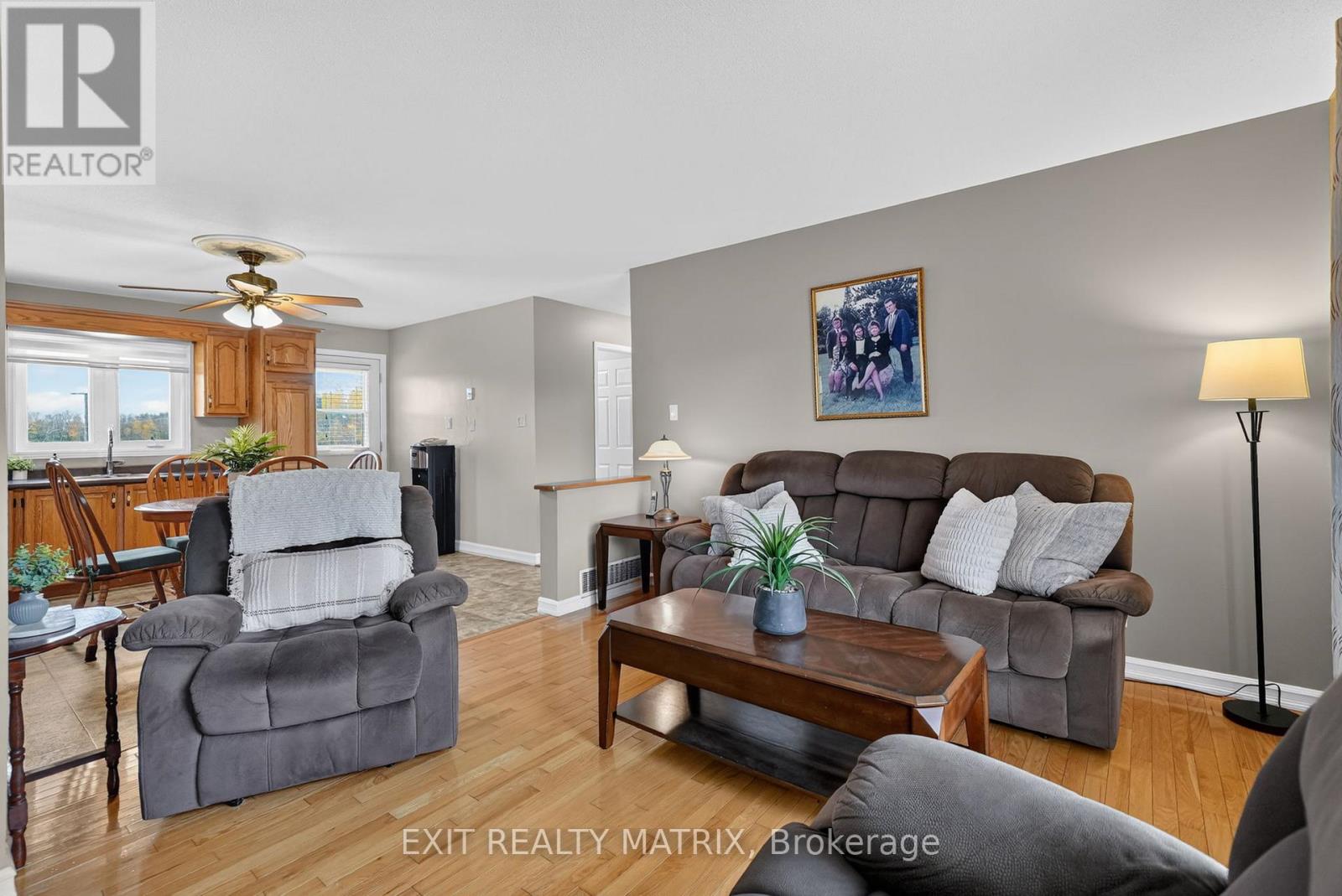 2871 Russland Road — photo 17
