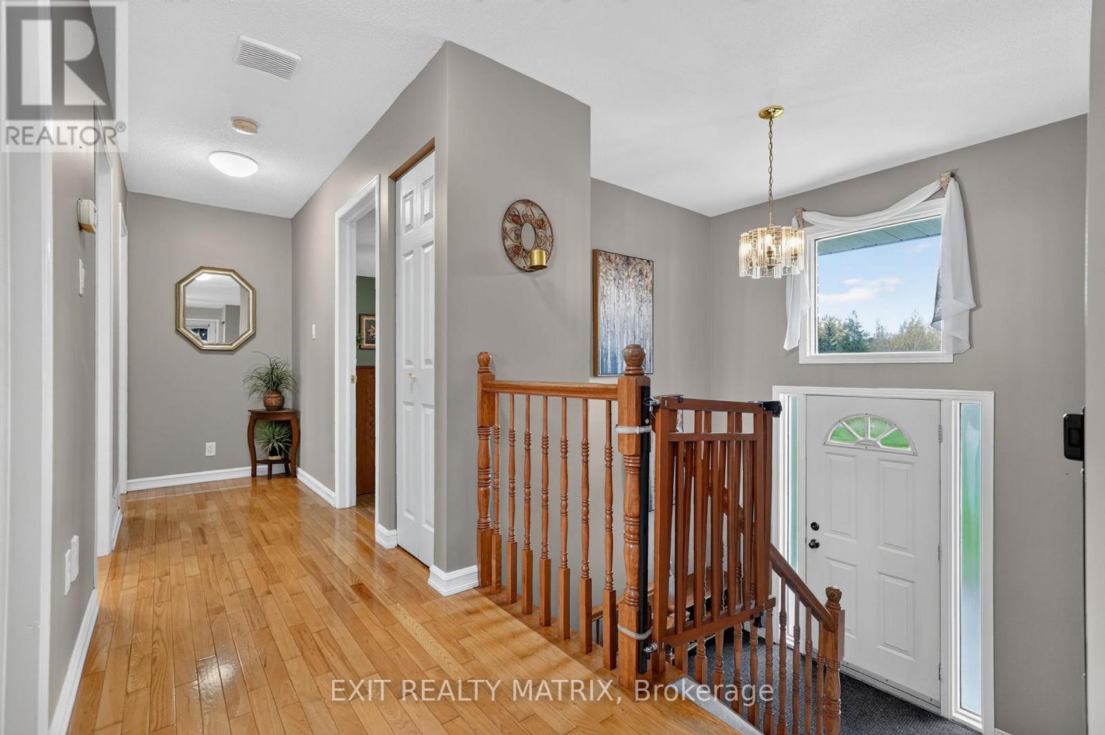 2871 Russland Road — photo 19