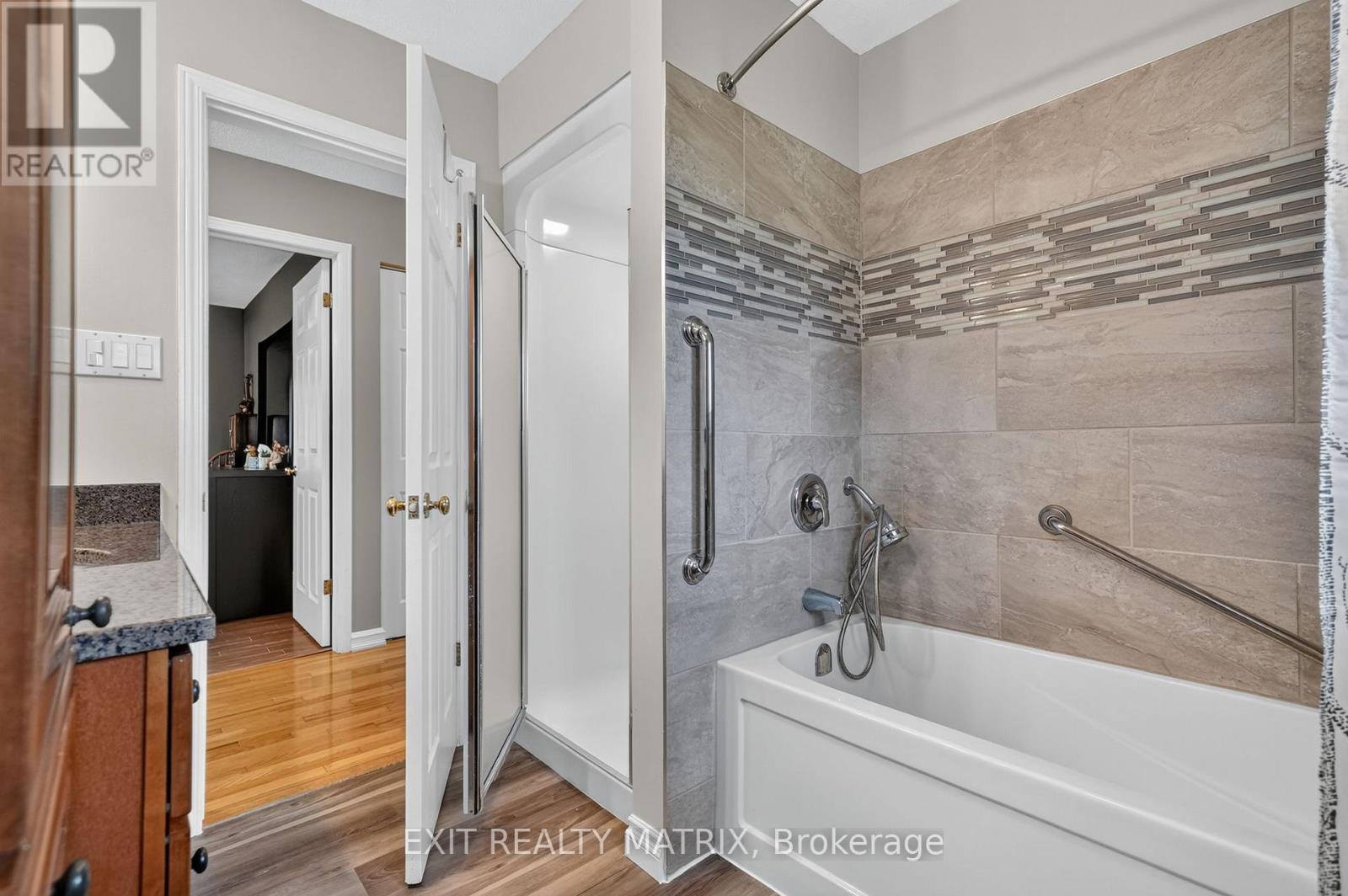 2871 Russland Road — photo 23