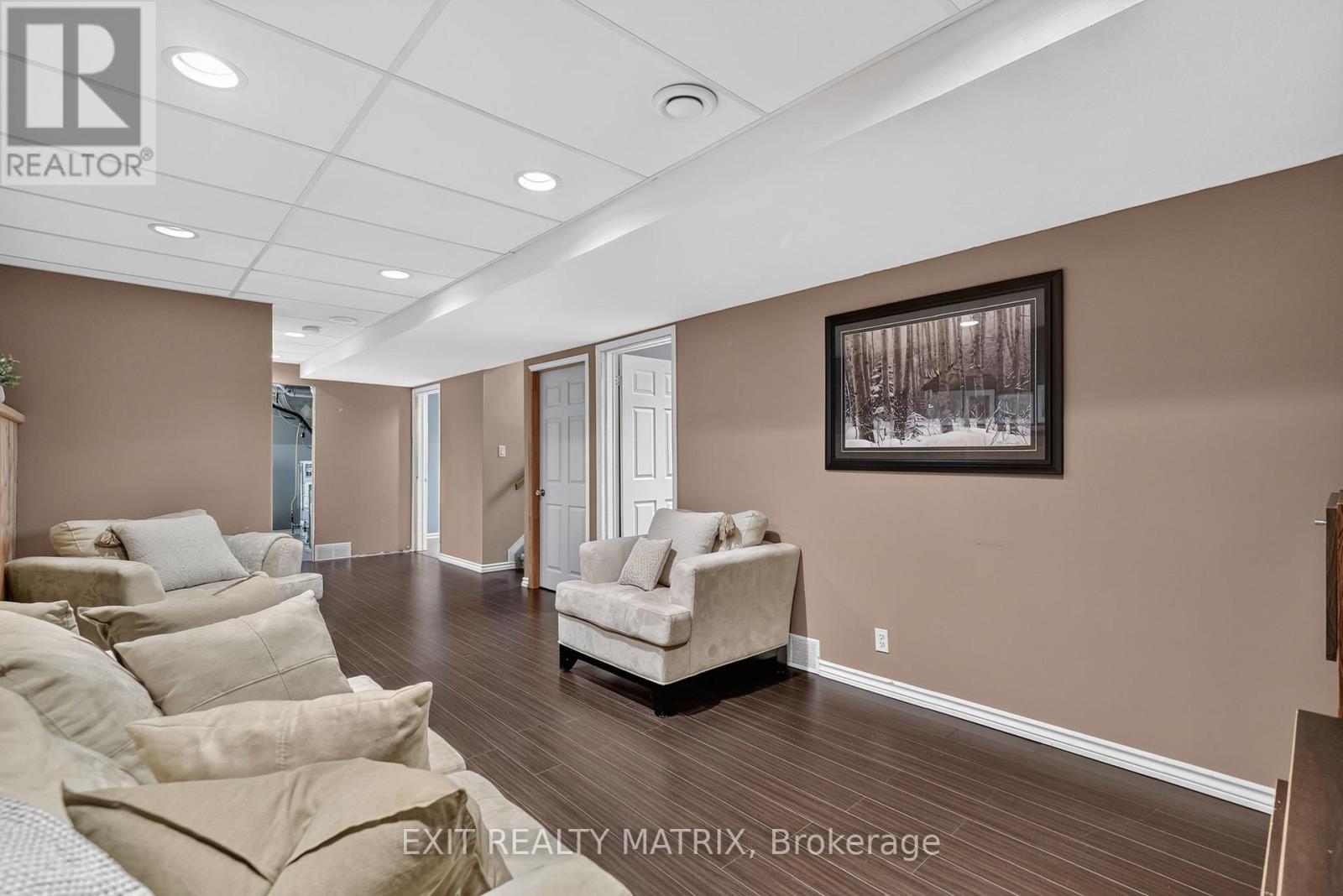 2871 Russland Road — photo 28