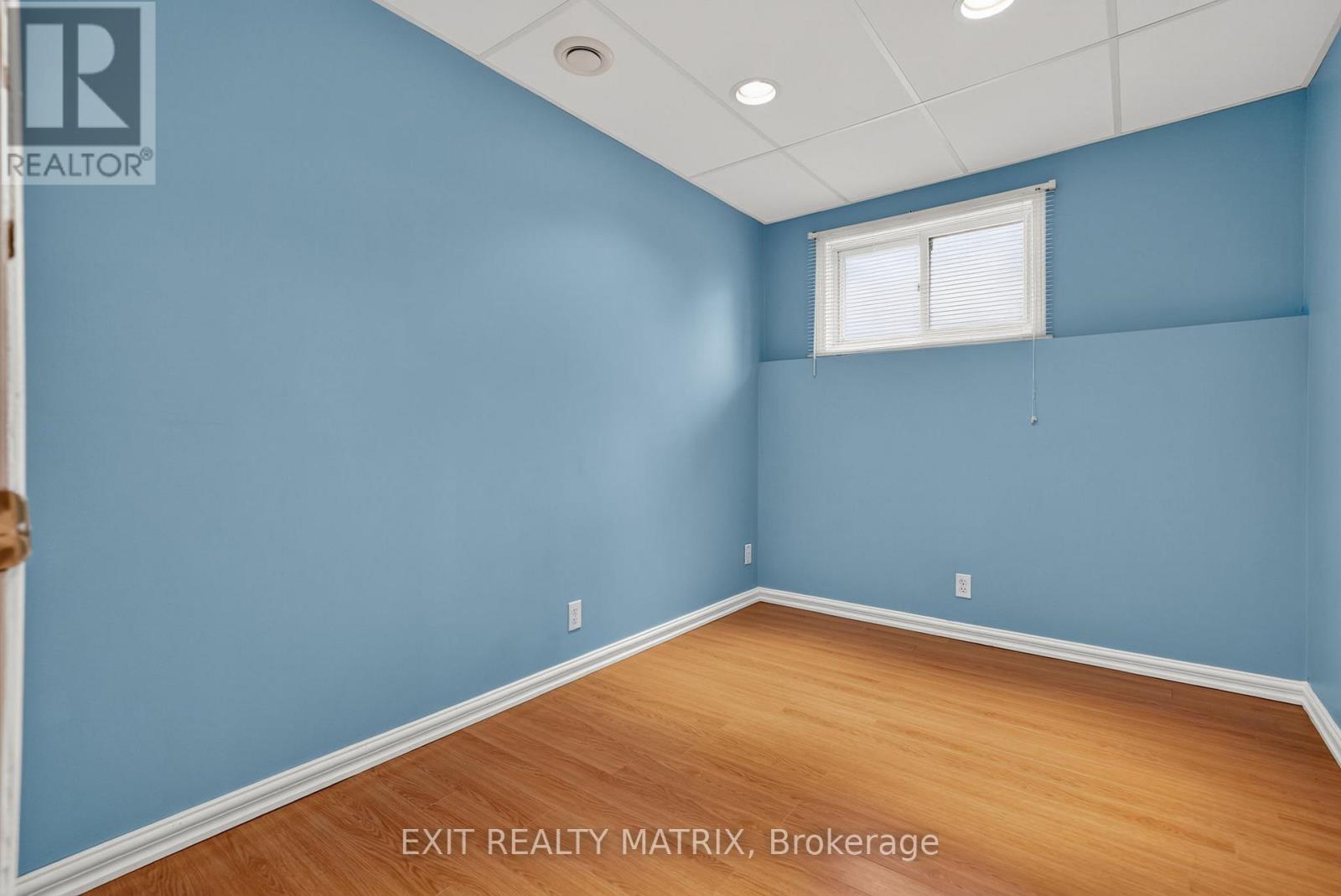 2871 Russland Road — photo 30