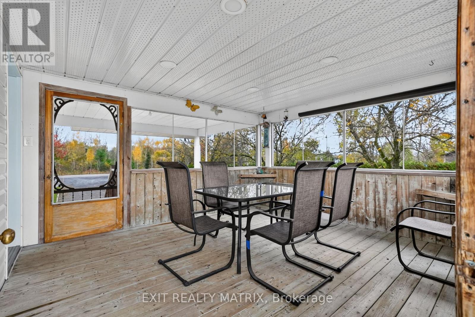 2871 Russland Road — photo 32