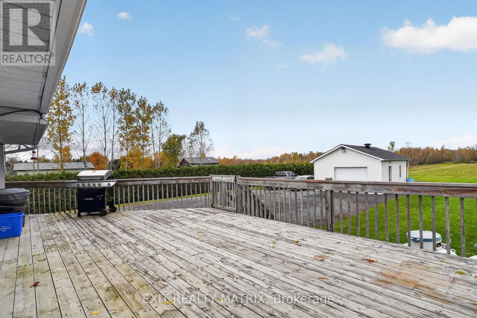 2871 Russland Road — photo 33