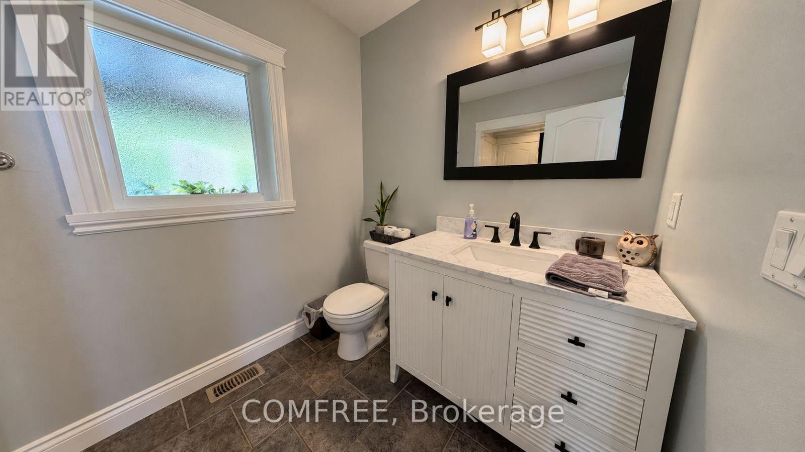 8 Marshwoods Boulevard — photo 13