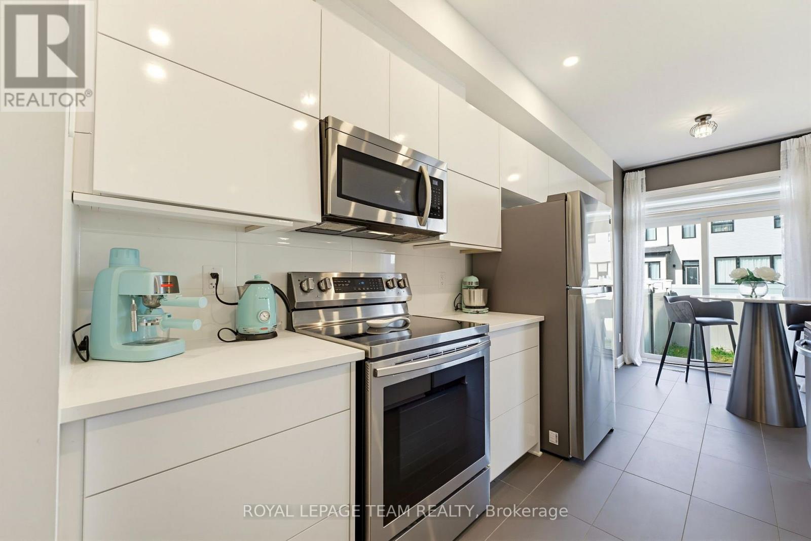 854 Solarium Avenue — photo 21