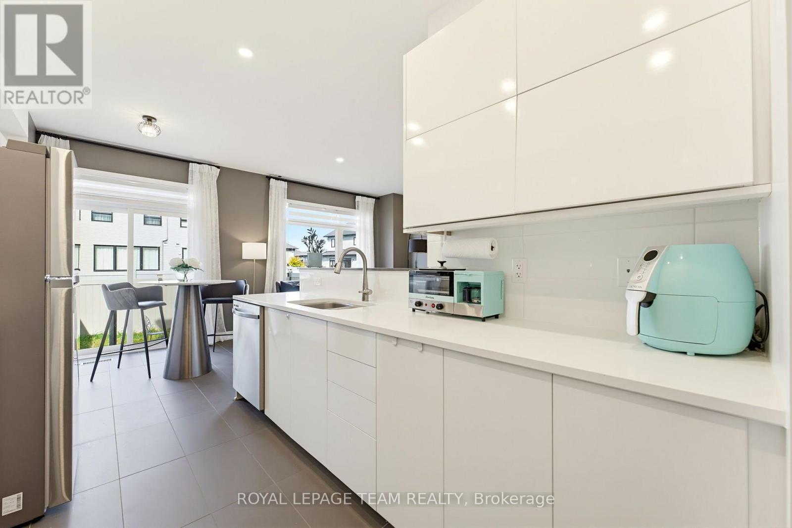 854 Solarium Avenue — photo 22