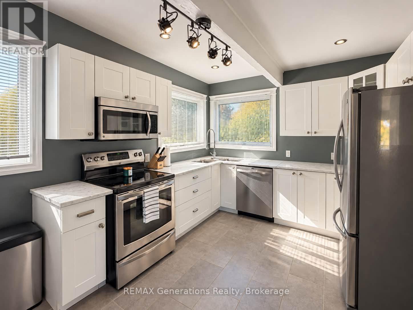 475 Hazelwood Drive — photo 8