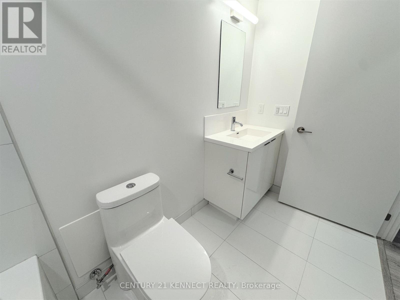 238 Simcoe Street — photo 10