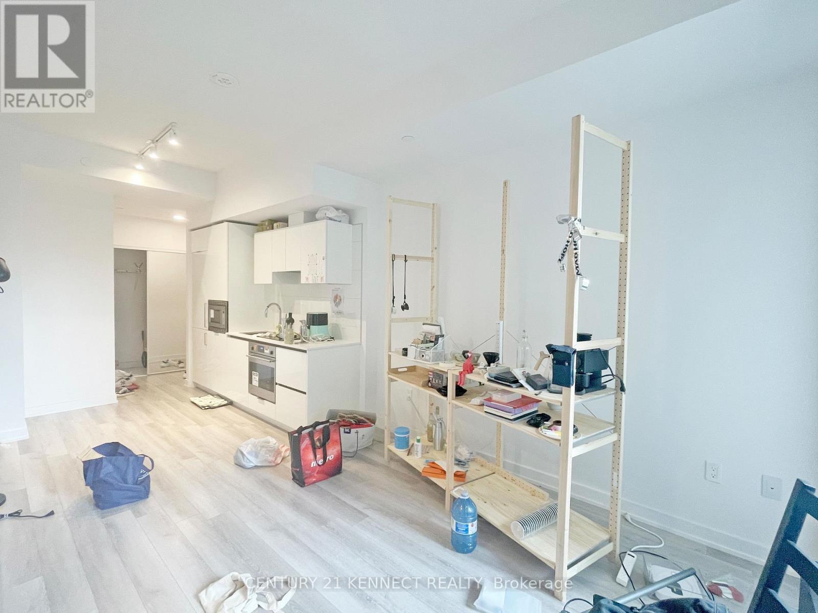 238 Simcoe Street — photo 17